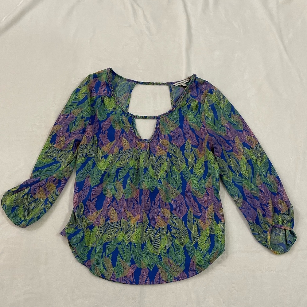 American eagle floral pastel quarter length shirt